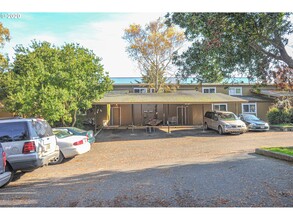 1864 Thomas Ave in Coos Bay, OR - Building Photo - Building Photo