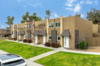 Garrison Townhome Apartments in Oceanside, CA - Building Photo - Building Photo