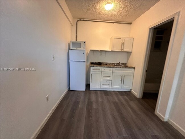 property at 552 NW 1st St