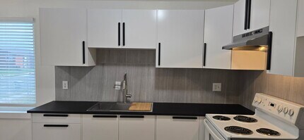 2530 S Parkcrest Dr, Unit 3 in Salt Lake City, UT - Foto de edificio - Building Photo