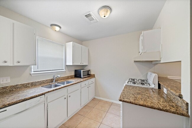3236 Scotch Moss Ln in La Porte, TX - Building Photo - Building Photo