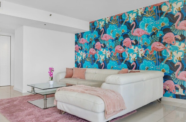 1717 N Bayshore Dr in Miami, FL - Foto de edificio - Building Photo