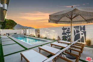 1605 Candela Ct in Palm Springs, CA - Building Photo