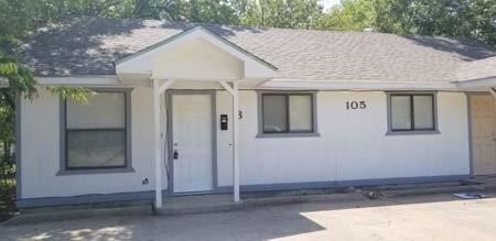105 E Tyler St in Ennis, TX - Building Photo