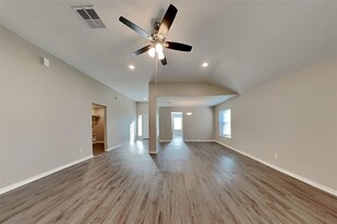 10218 Black Forest Ct in Conroe, TX - Foto de edificio - Building Photo