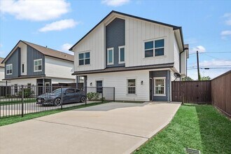 2002 Lynnfield St in Houston, TX - Building Photo - Building Photo