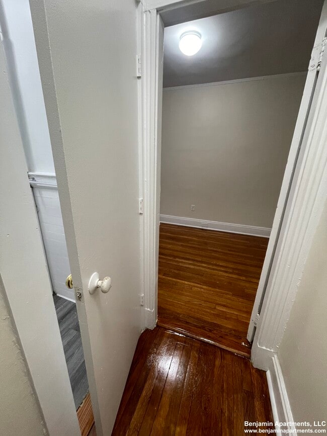 235 Park Dr, Unit 14 in Boston, MA - Foto de edificio - Building Photo