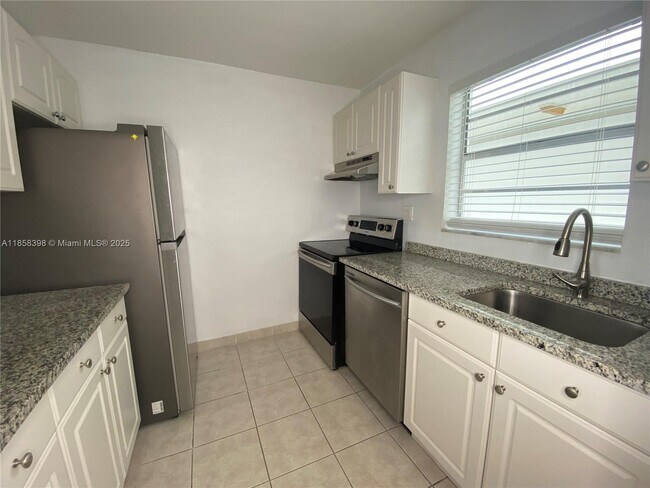 6503 Winfield Blvd-Unit -206-D in Margate, FL - Building Photo - Building Photo