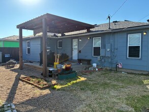 404 Bryson St in Waxahachie, TX - Foto de edificio - Building Photo