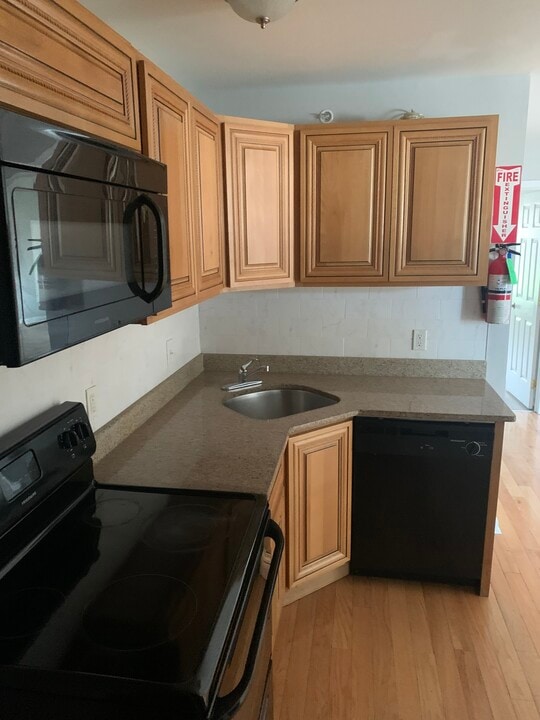 1709 Cecil B Moore Ave in Philadelphia, PA - Building Photo