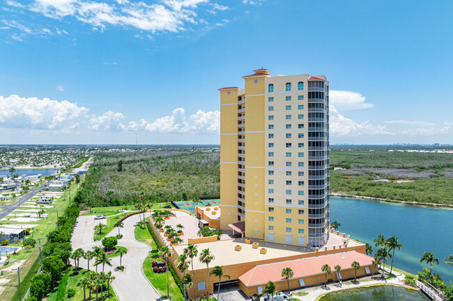 Mastique Towers in Ft. Myers, FL - Building Photo - Building Photo