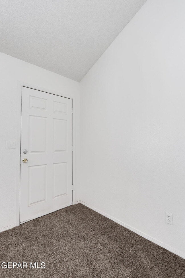 3030 George Dieter Dr in El Paso, TX - Building Photo - Building Photo