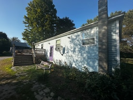 686 S Windsor St in Royalton, VT - Building Photo