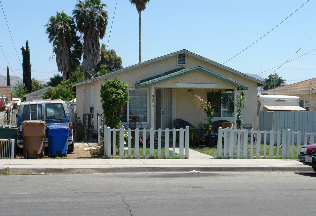 924-924 1/2 4th St in Fillmore, CA - Foto de edificio