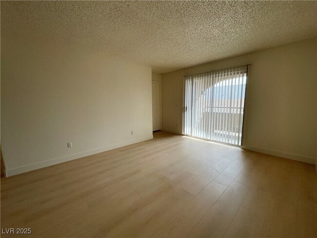 5220 Mission Carmel Ln, Unit 105 in Las Vegas, NV - Building Photo - Building Photo