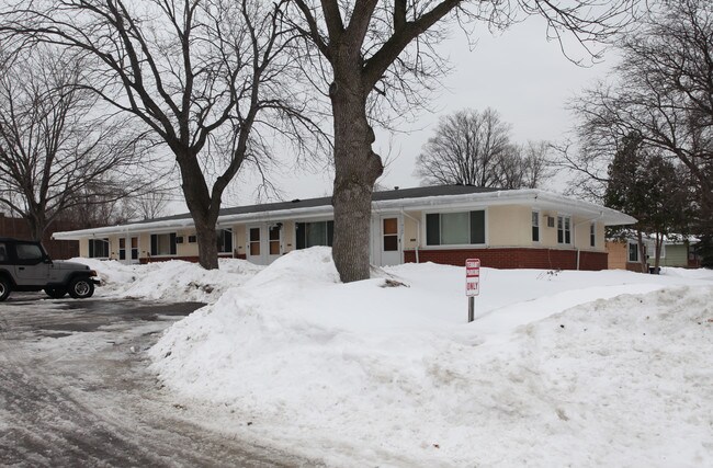 5100-5108 Horizon Dr in Minneapolis, MN - Foto de edificio - Building Photo