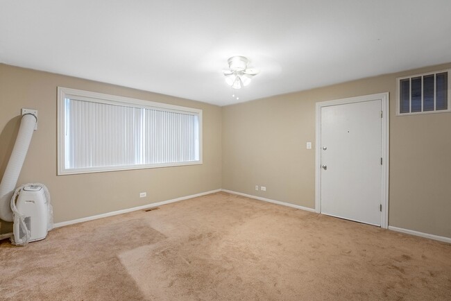 34 N Main St in Glen Ellyn, IL - Foto de edificio - Building Photo