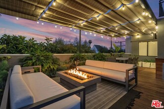 1412 N Crescent Heights Blvd-Unit -PH206 in West Hollywood, CA - Foto de edificio - Building Photo