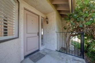 667 Arroyo Oaks Dr in Westlake Village, CA - Building Photo - Building Photo
