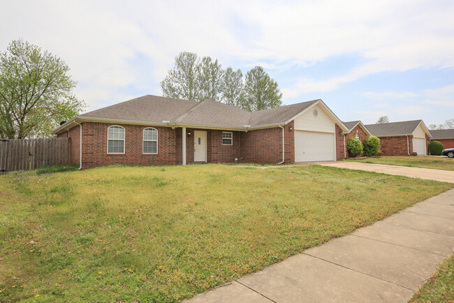 1907 SW Columbus Rd in Bentonville, AR - Building Photo - Building Photo