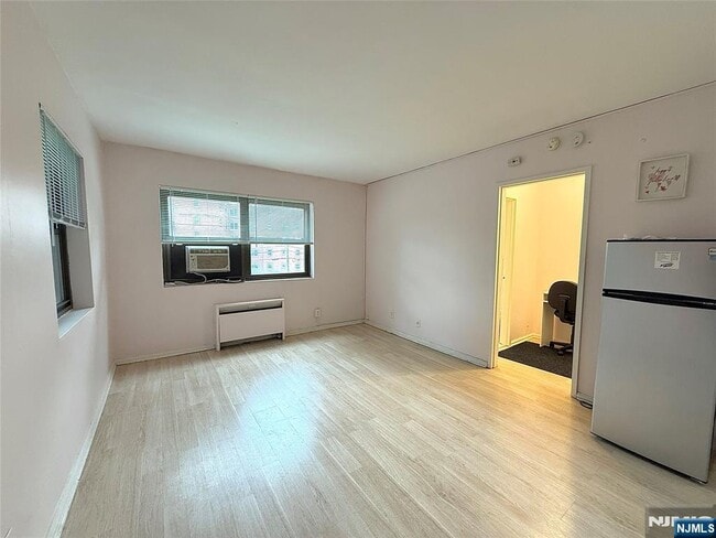 401 Park Ave in Fort Lee, NJ - Building Photo - Building Photo