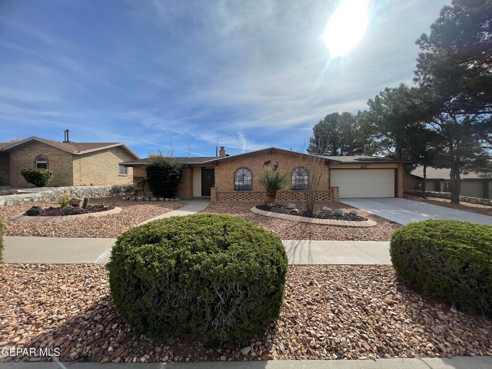 6628 Camino Fuente Dr in El Paso, TX - Building Photo