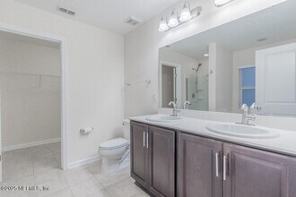 2143 Chandlers Walk Ln in Jacksonville, FL - Foto de edificio - Building Photo