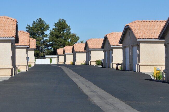 Desert Villas Apartments in Hesperia, CA - Building Photo - Building Photo