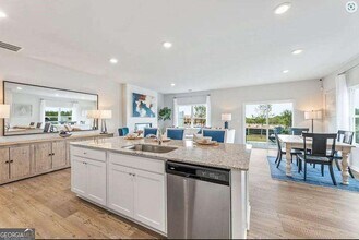 5165 Sidney Sq Dr in Flowery Branch, GA - Foto de edificio - Building Photo