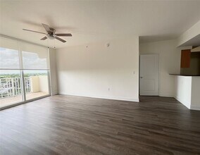 9357 SW 77th Ave, Unit 57-303 in Miami, FL - Building Photo - Building Photo
