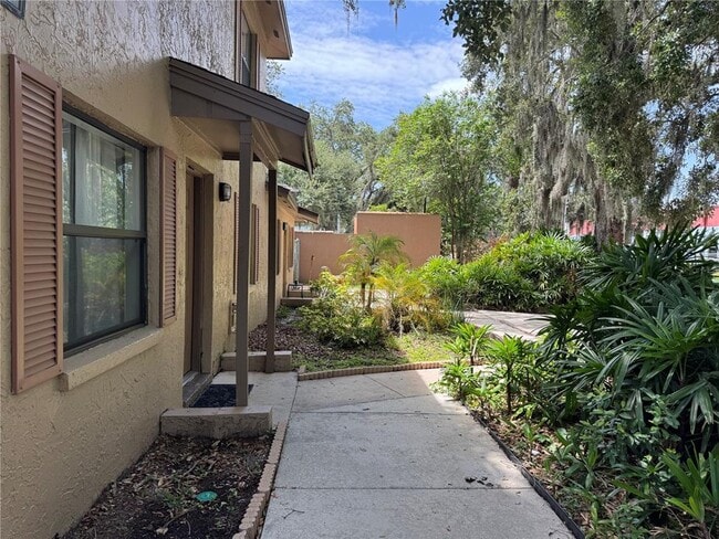 9209 N Hartts Dr in Tampa, FL - Building Photo - Building Photo
