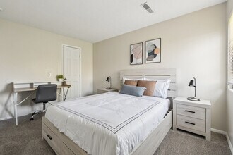 8122 Running Fox Rd in Columbus, OH - Building Photo - Building Photo