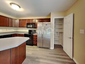 8016 Lawrence Woods Ct in Indianapolis, IN - Foto de edificio - Building Photo