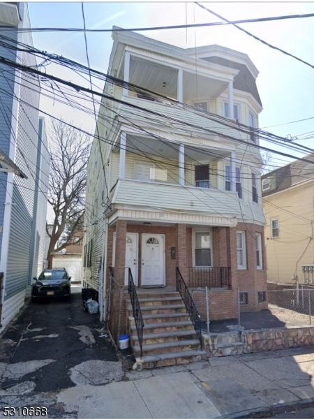 102 Schley St in Newark, NJ - Building Photo