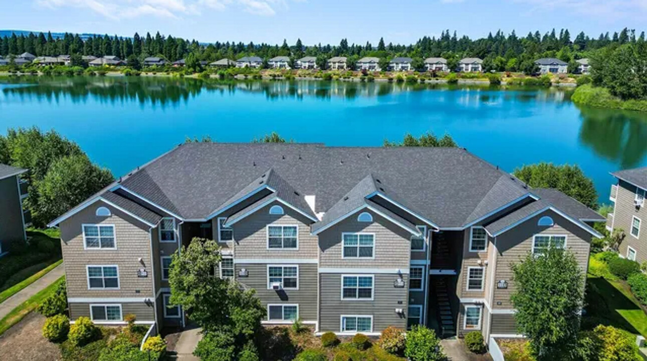 Lakepoint at Inland Shores in Salem, OR - Building Photo