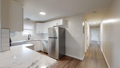 571 Center St in Wallingford, CT - Building Photo - Building Photo