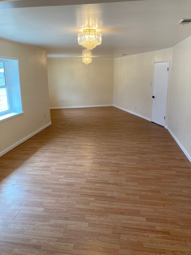 914 S Hickory St in Pecos, TX - Building Photo - Building Photo