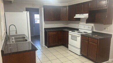 1734 Elise Marie Dr in Seffner, FL - Building Photo - Building Photo