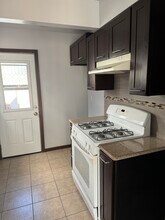 732 E Olive Ave, Unit Large single for rent in Burbank, CA - Foto de edificio - Building Photo