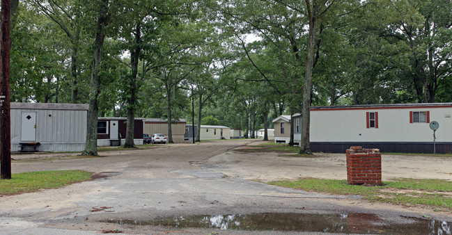 Oaklawn Mobile Home Park in Sumter, SC - Building Photo - Building Photo