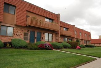 Riverview Condominiums in Millville, NJ - Foto de edificio - Building Photo