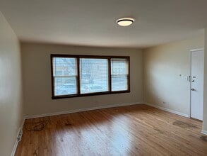 2936 W Touhy Ave, Unit 1 in Chicago, IL - Foto de edificio - Building Photo