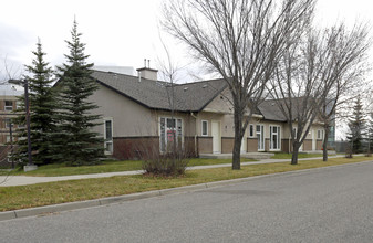 200 Mt Royal Cir SW in Calgary, AB - Building Photo - Building Photo