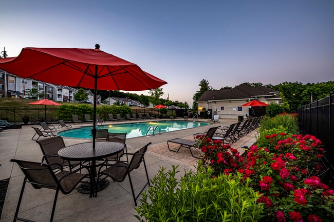 Halstead Holden in Holden, MA - Foto de edificio - Building Photo