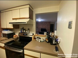 103 Gainsborough St, Unit 007 in Boston, MA - Building Photo