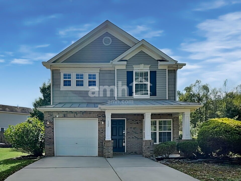 124 Trayesan Dr in Holly Springs, NC - Building Photo