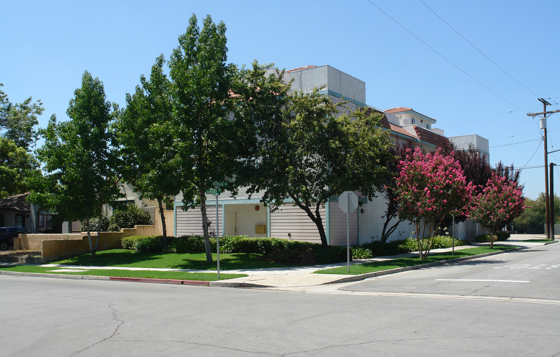 1723 Landis St in Burbank, CA - Building Photo