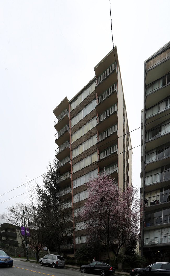 Empire Towers in Vancouver, BC - Building Photo - Building Photo