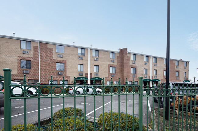 Skyline Terrace in Flushing, NY - Foto de edificio - Building Photo