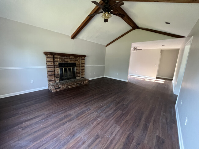 220 Sequoia Cir in Hinesville, GA - Building Photo - Building Photo